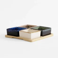 Clearance inny Komplet 4 miseczek na kwadratowej bambusowej podstawie 19x19 cm
