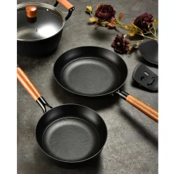 Patelnia żeliwna czarna FERRO 20 cm